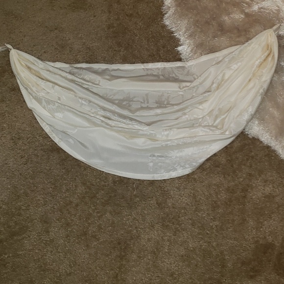 Brand New Cream Waterfall Valances - Picture 4 of 4